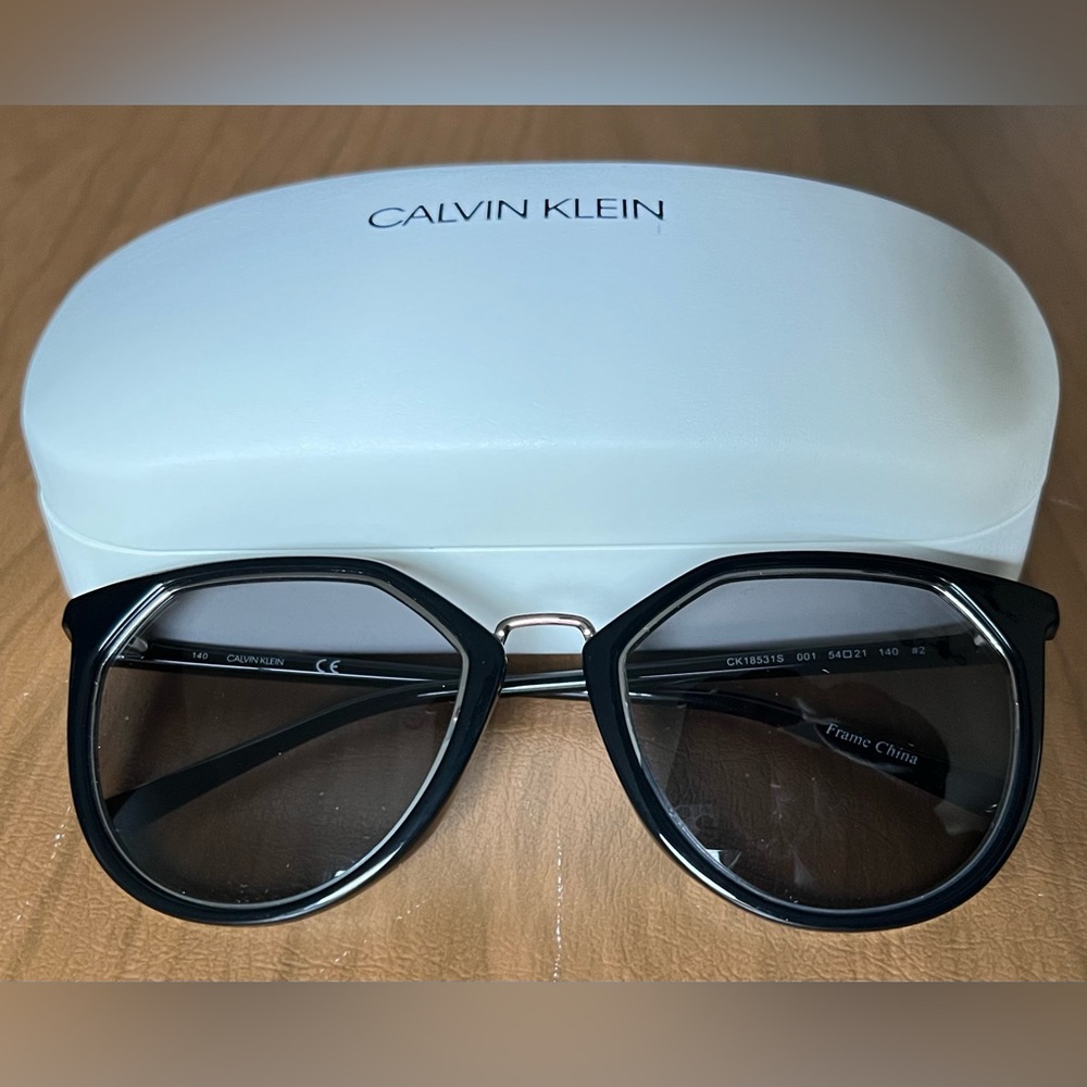 New Calvin Klein Black Sunglasses CK18531S with white case